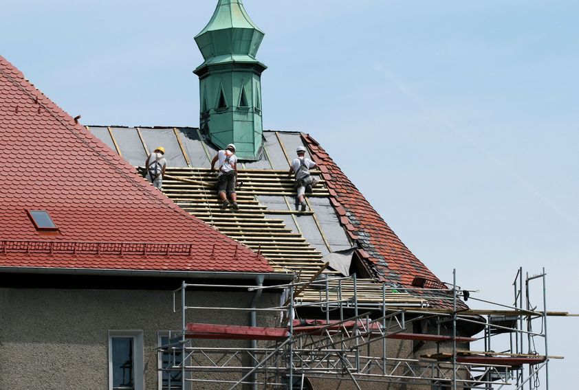 Only an Expert Can Make Roofing Repairs to Your Pole Barn or Home