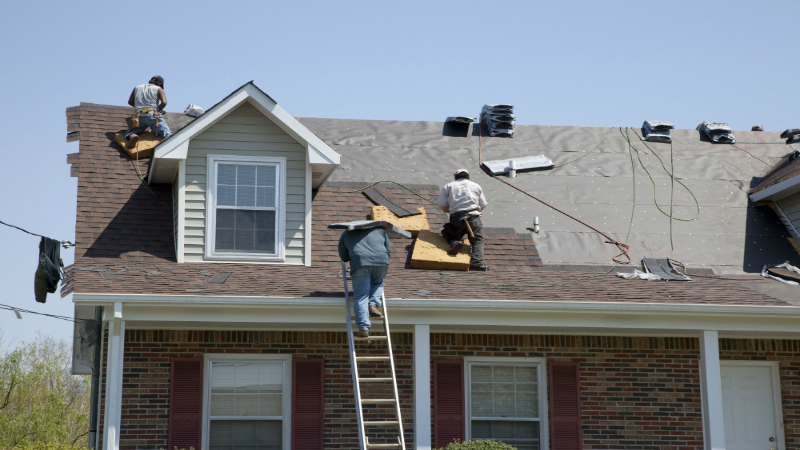 3 Signs That It’s Time to Contact a Roofing Contractor in Evanston, IL