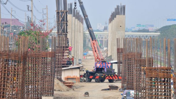 Four Things to Consider Before Engaging a Crane Rental in Illinois