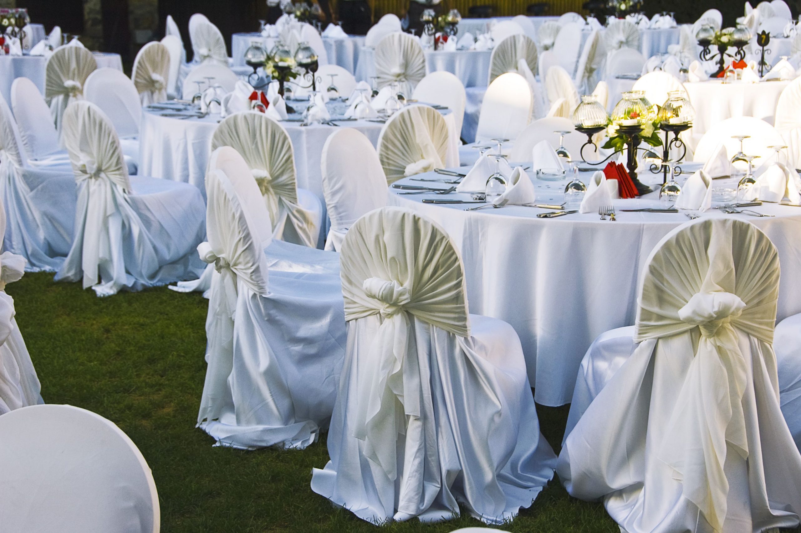 Spicing Up A Plain White Table Cloth