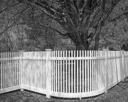 Why Residential Vinyl Fencing in Miami, FL is the Right Choice