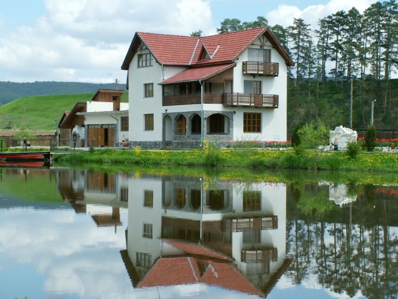 Enjoy Oceanfront Tranquility with a Beach House In Norfolk Rental Perfect for Family Retreats